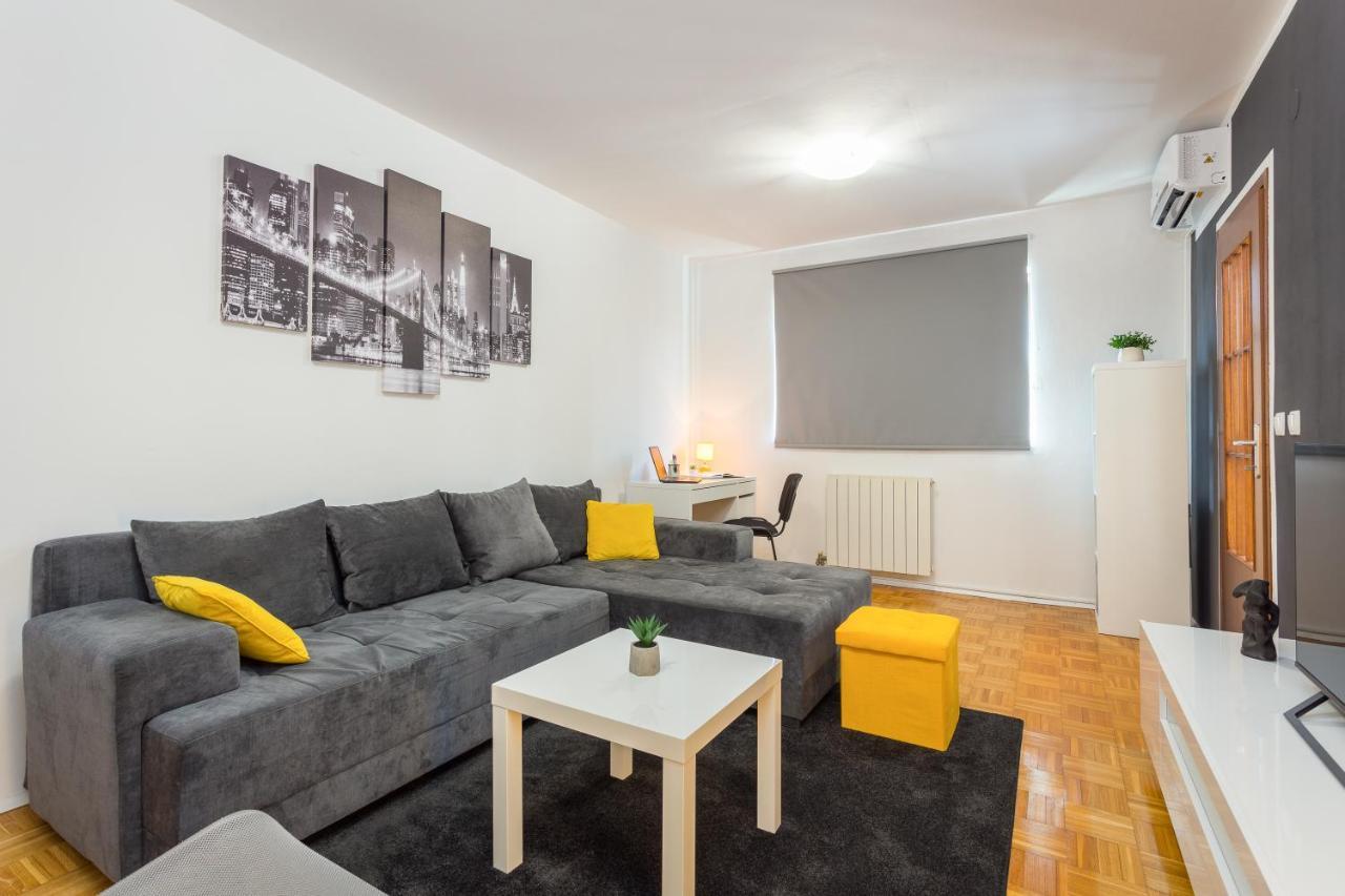 Laveruda Apartment With Balcony And Free Parking Pula Eksteriør billede