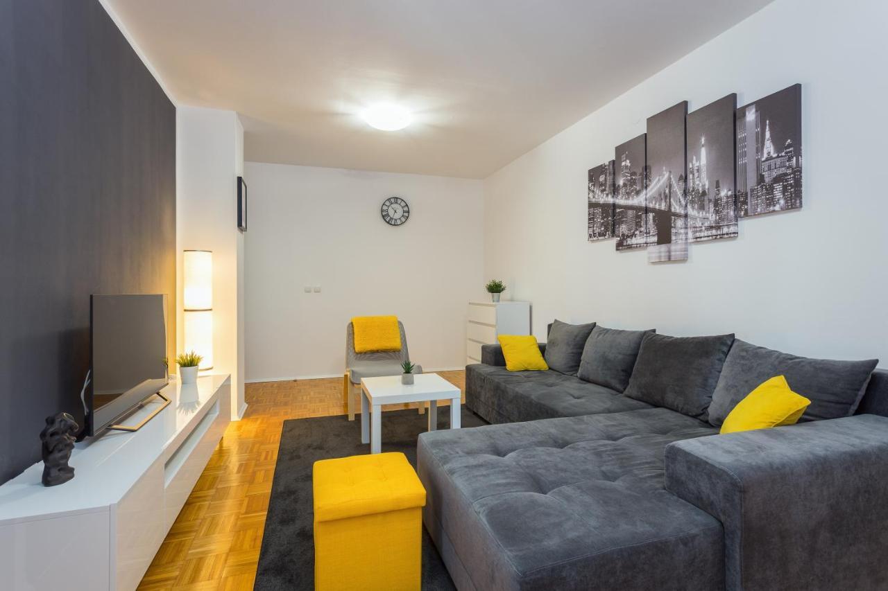 Laveruda Apartment With Balcony And Free Parking Pula Eksteriør billede