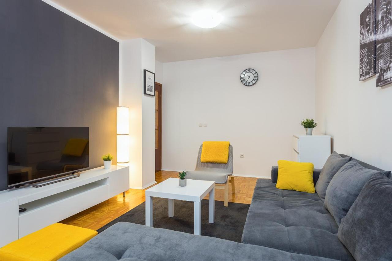 Laveruda Apartment With Balcony And Free Parking Pula Eksteriør billede