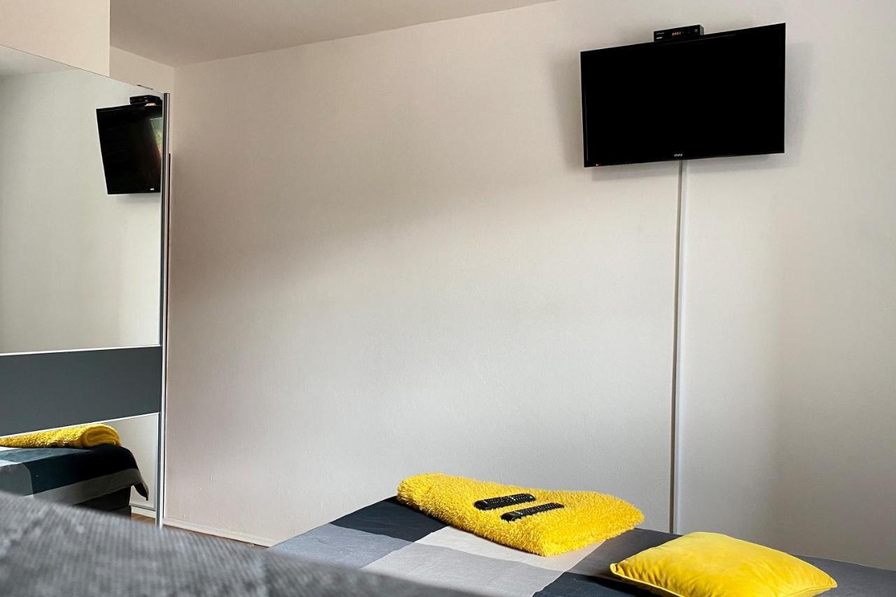 Laveruda Apartment With Balcony And Free Parking Pula Eksteriør billede